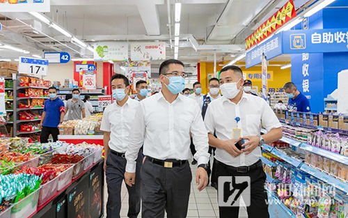 平陽縣委書記章壽禹督查疫情防控和節(jié)前安全生產(chǎn)工作